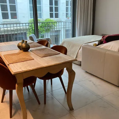 Apartment In The Heart Of *